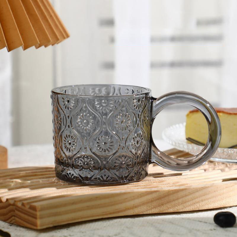 Vintage Glasbecher mit Begonienblüten-Prägung
