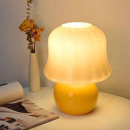 Cremegelbe Vintage Pilzlampe