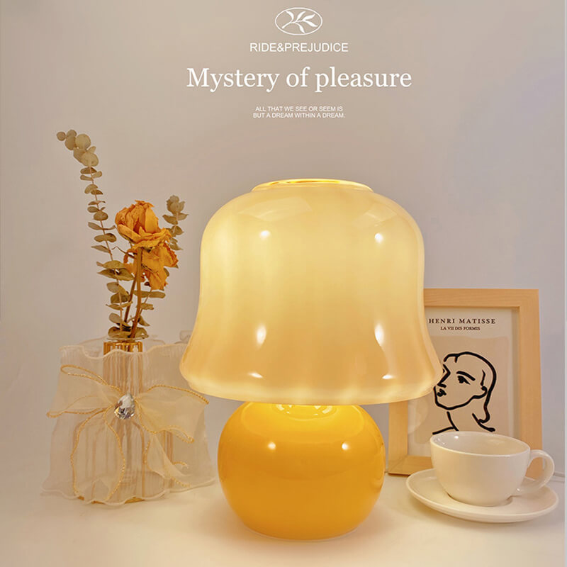 Cremegelbe Vintage Pilzlampe