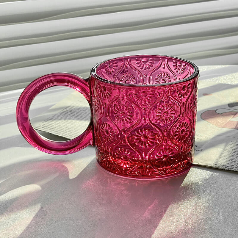 Vintage Glasbecher mit Begonienblüten-Prägung