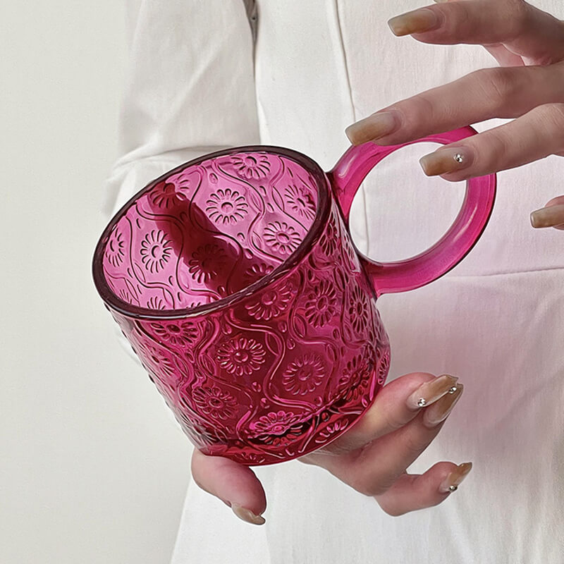 Vintage Glasbecher mit Begonienblüten-Prägung