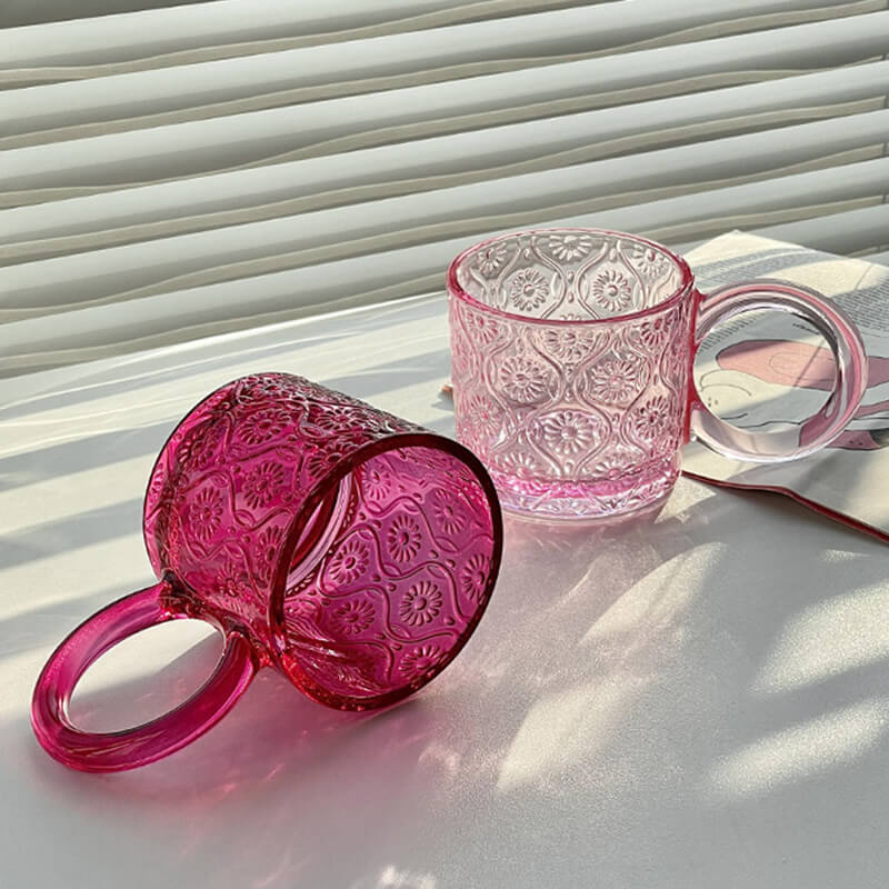 Vintage Glasbecher mit Begonienblüten-Prägung