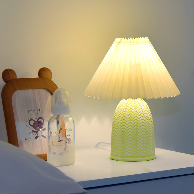 Vintage Pleated Fan Table Lamp